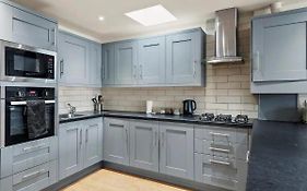 Elegant Flat - Sleeps 8